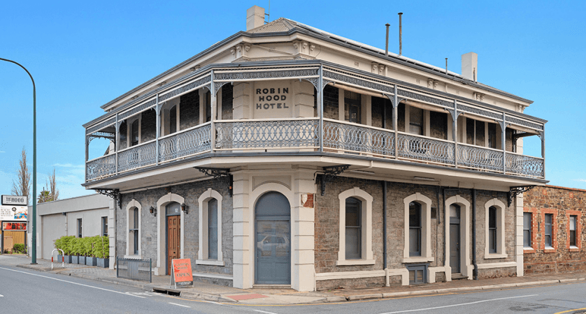 Best Sports Bars in Norwood - Robin Hood Hotel