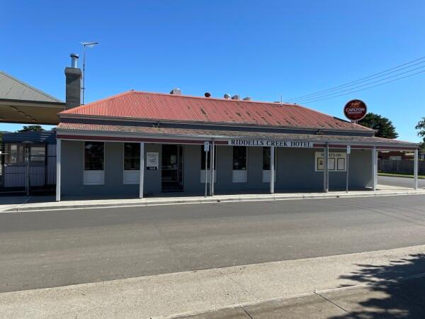 Best Sports Bars in Riddells Creek - Riddells Creek Hotel