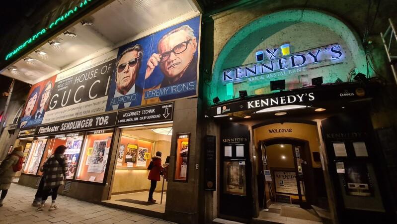 Best Sports Bars in München - Kennedy's Bar und Restaurant