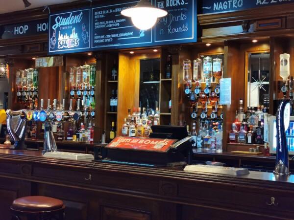 Best Sports Bars in Glasgow - The Hyndland Rock