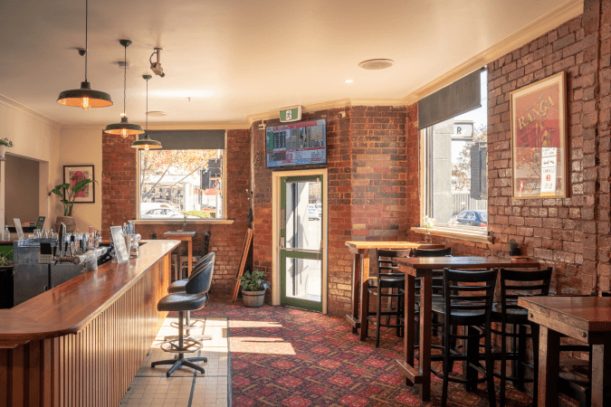 Best Sports Bars in Abbotsford - Yorkshire Stingo Hotel