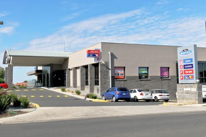 Best Sports Bars in Taylors lakes - Watergardens Hotel