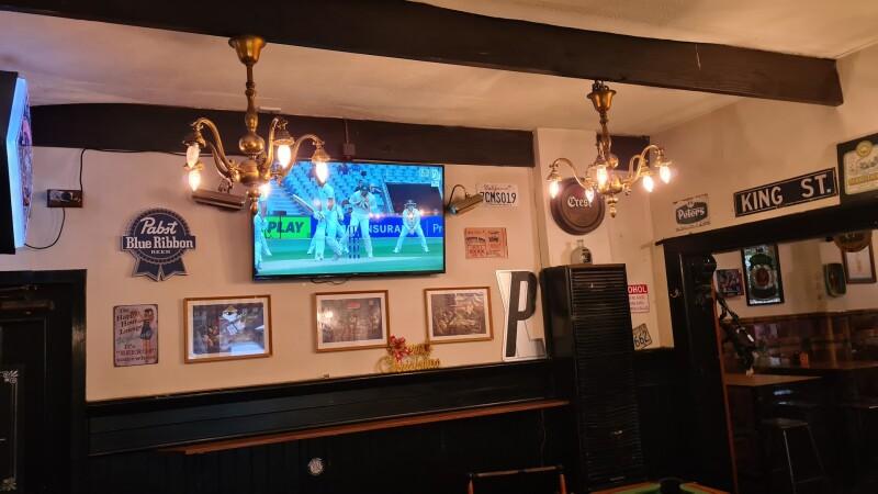 Best Sports Bars in Abbotsford - The Retreat Hotel Abbotsford