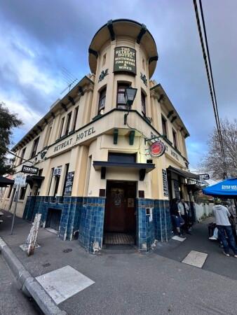 Best Sports Bars in Abbotsford - The Retreat Hotel Abbotsford