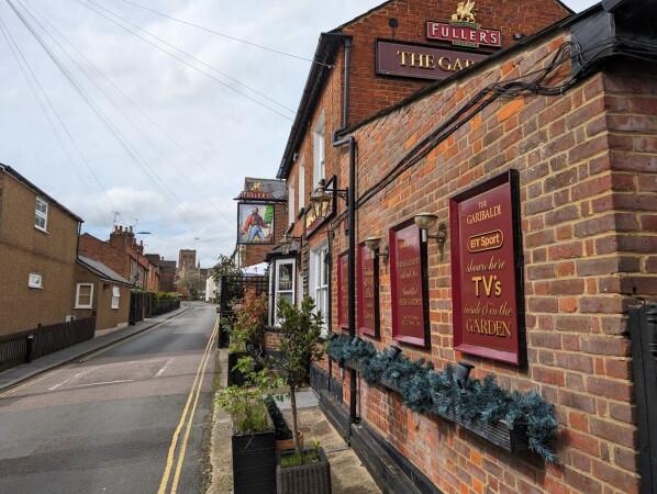 Best Sports Bars in St Albans - Garibaldi
