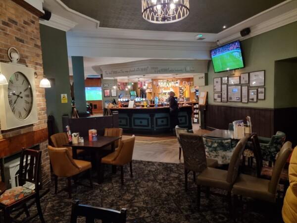 Best Sports Bars in Hull - Apollo