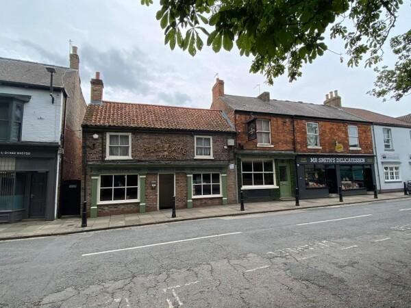 Best Sports Bars in Hull - Hallgate Tavern