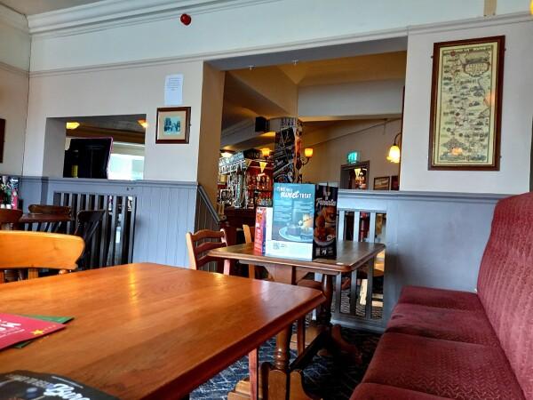 Best Sports Bars in Hull - Highway