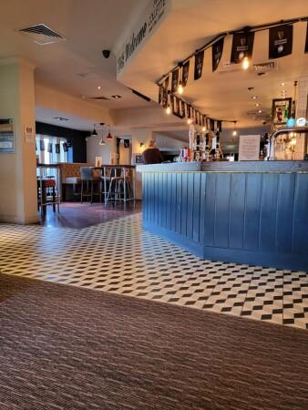 Best Sports Bars in Darlington - White Heifer That Travelled