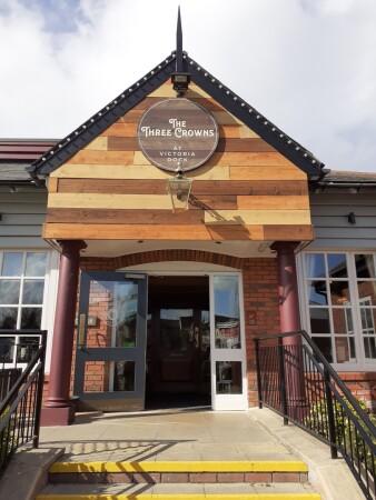 Best Sports Bars in Hull - Three Crowns