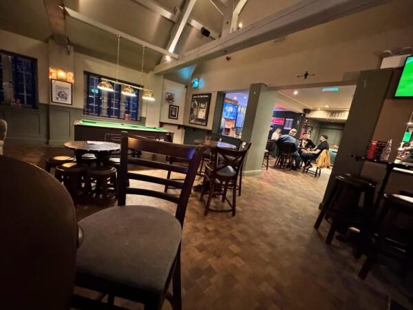 Best Sports Bars in Hull - Three Crowns