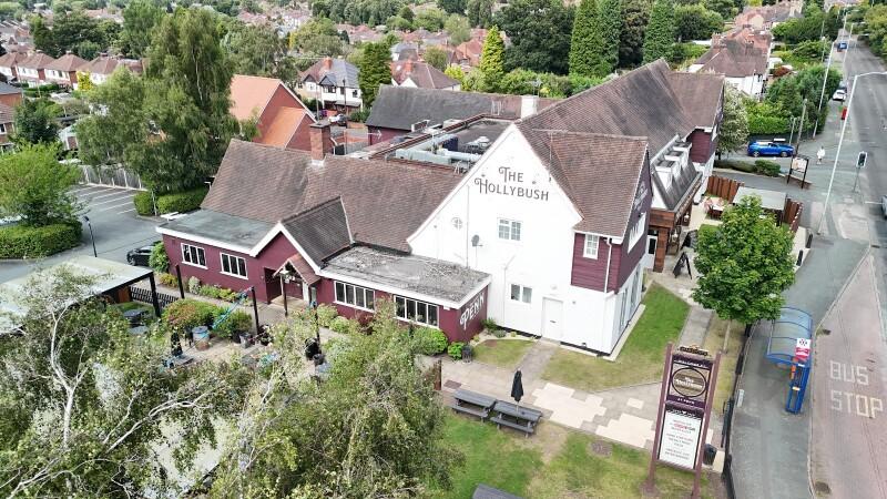 Best Sports Bars in Wolverhampton - Holly Bush Inn