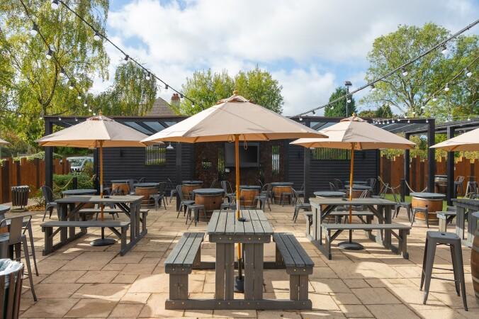 Best Sports Bars in Wolverhampton - Holly Bush Inn