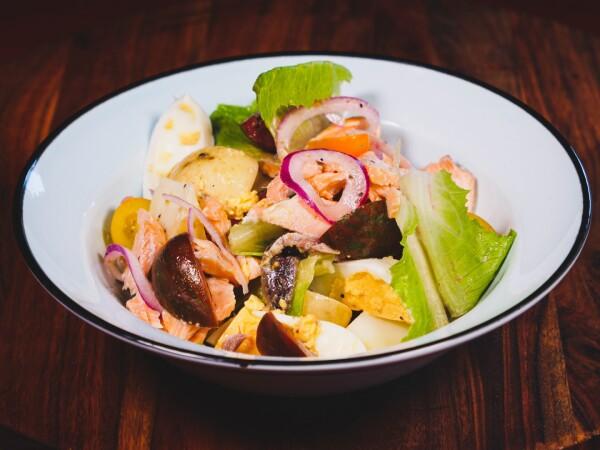 Best Sports Bars in Clarendon - Clarendon Tavern