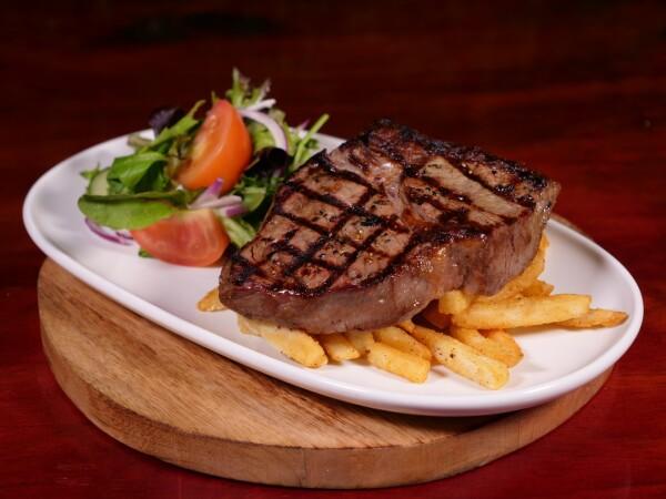 Best Sports Bars in Clarendon - Clarendon Tavern