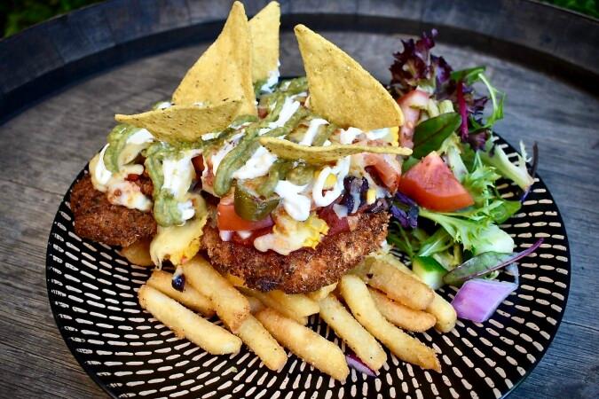 Best Sports Bars in Clarendon - Clarendon Tavern