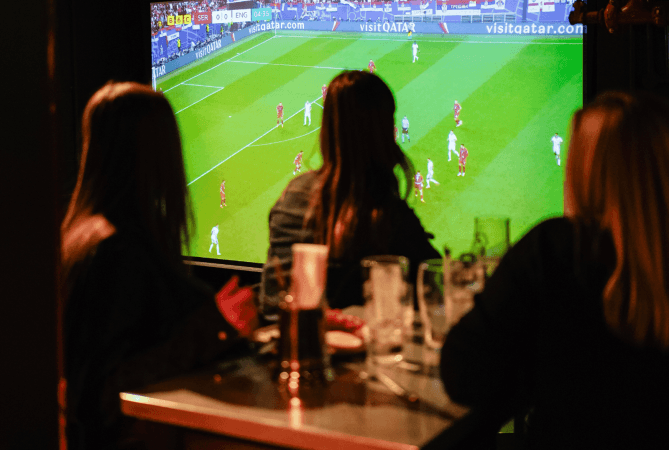 Best Sports Bars in London - Gibney's