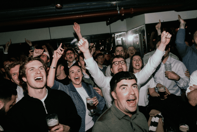 Best Sports Bars in London - Gibney's