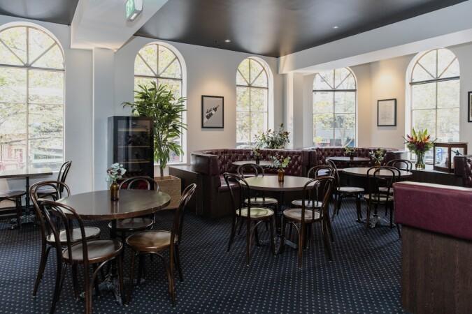 Best Sports Bars in Melbourne - Coopers Inn