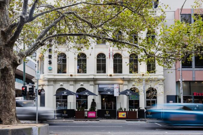 Best Sports Bars in Melbourne - Coopers Inn