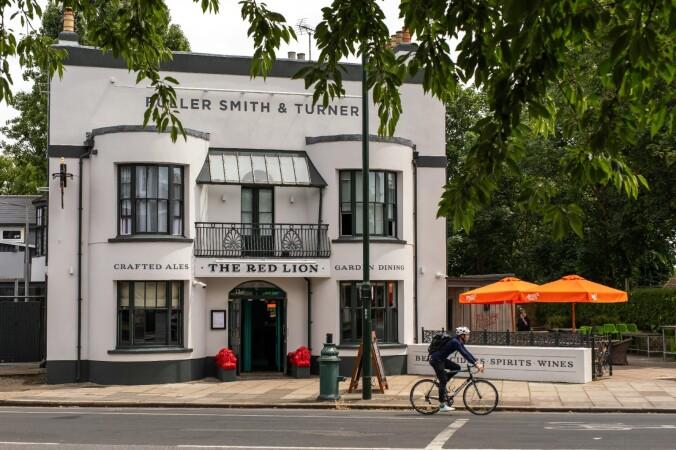 Best Sports Bars in London - The Red Lion
