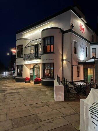 Best Sports Bars in London - The Red Lion