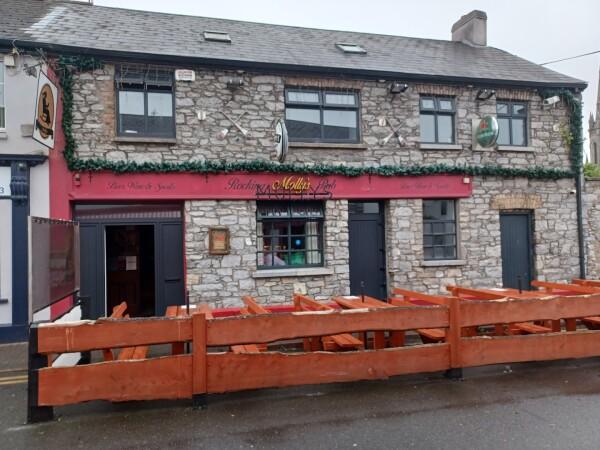 Best Sports Bars in Midleton - Molly's Bar