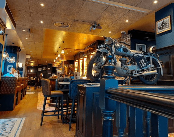 Best Sports Bars in Chaville - Au Bureau Chaville