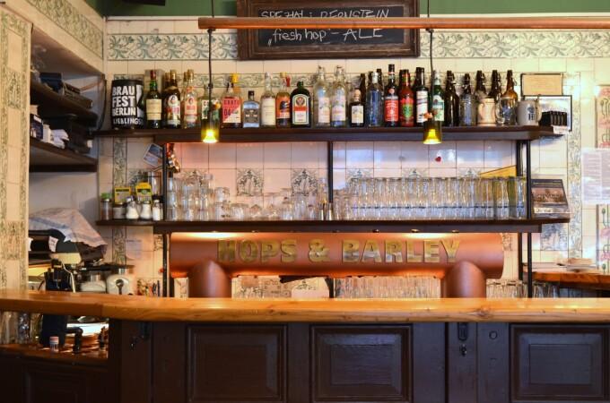 Beste Sportsbars in Berlin - Hausbrauerei Hops & Barley