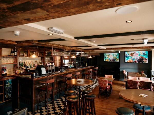 Les Meilleurs Bars à St Helier - Post Horn