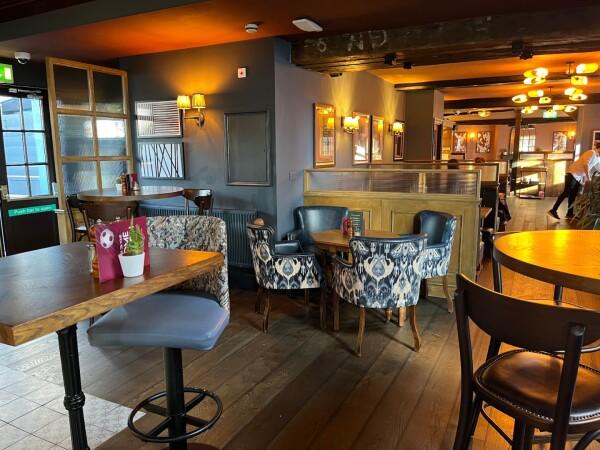 Best Sports Bars in London - Fox and Finch