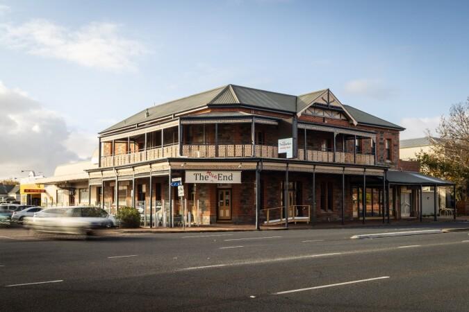 Best Sports Bars in Mile End - The Mile End