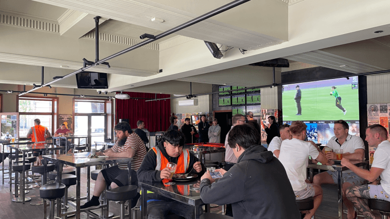 Best Sports Bars in CHIPPENDALE - Bar Broadway