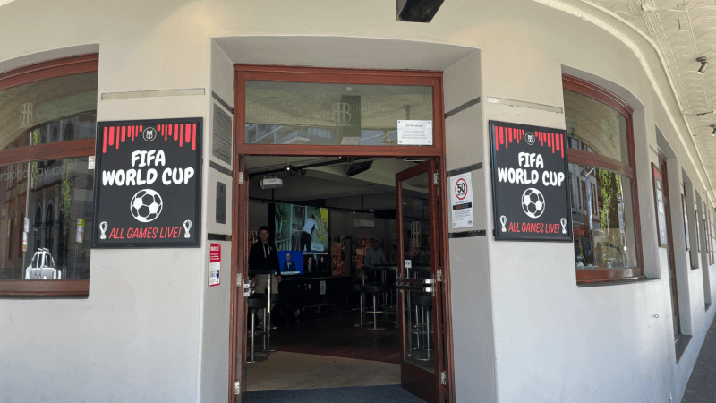 Best Sports Bars in CHIPPENDALE - Bar Broadway