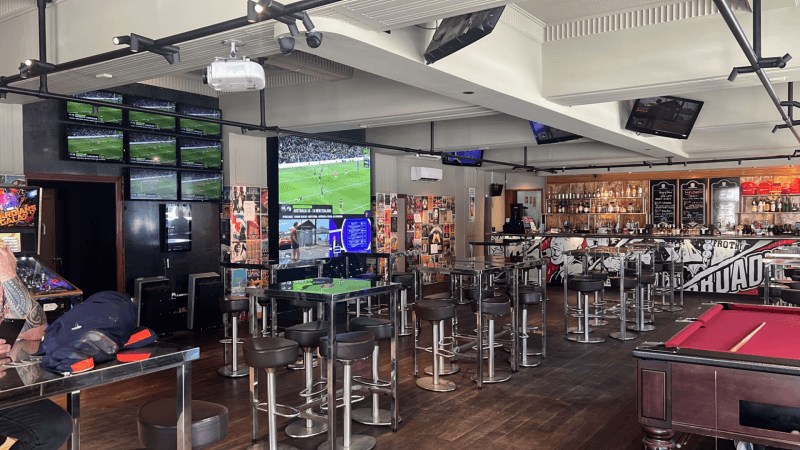 Best Sports Bars in CHIPPENDALE - Bar Broadway