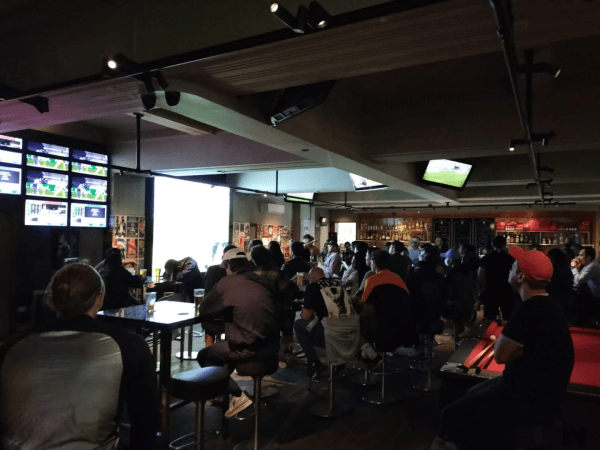 Best Sports Bars in CHIPPENDALE - Bar Broadway