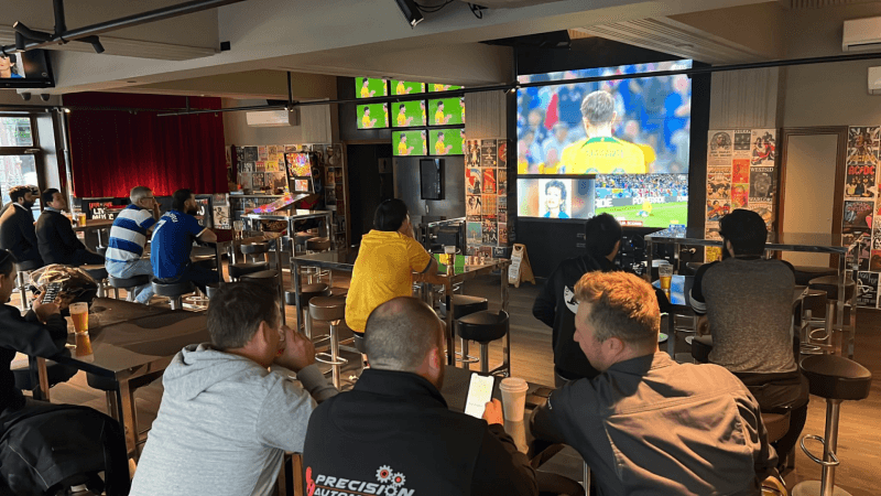 Best Sports Bars in CHIPPENDALE - Bar Broadway