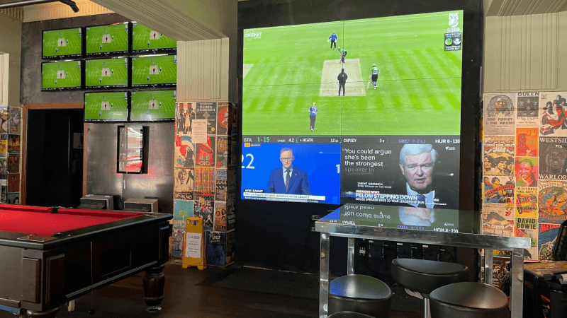 Best Sports Bars in CHIPPENDALE - Bar Broadway