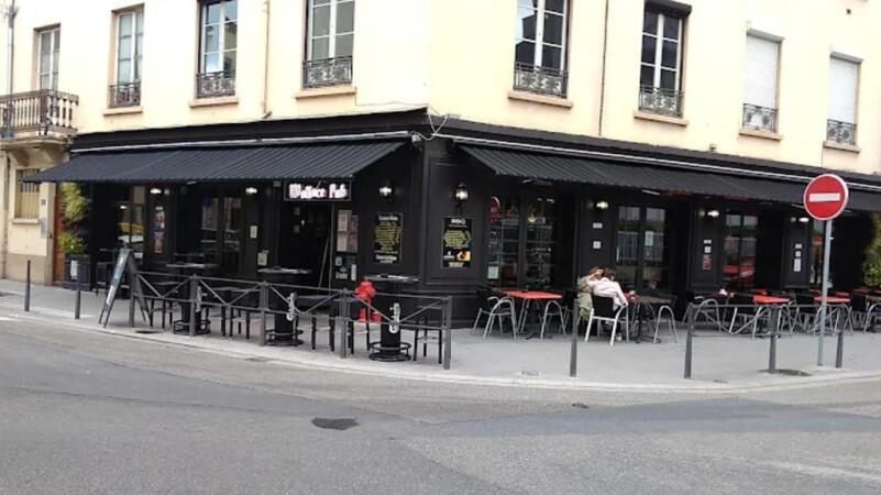 Best Sports Bars in Lyon - Wallace Pub - Vaise