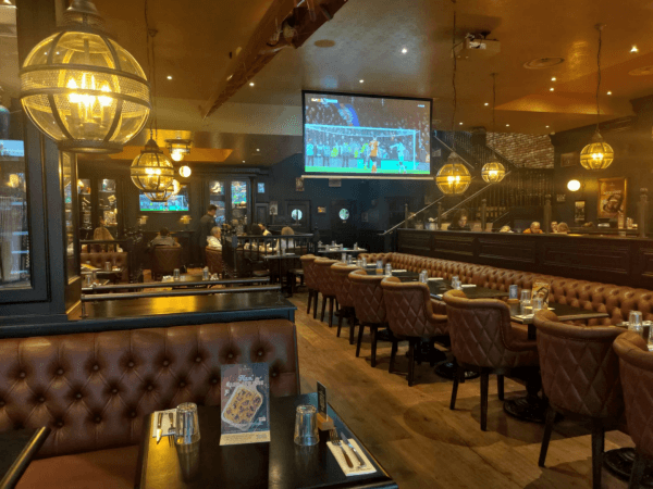 Best Sports Bars in Montevrain - Au Bureau Montevrain