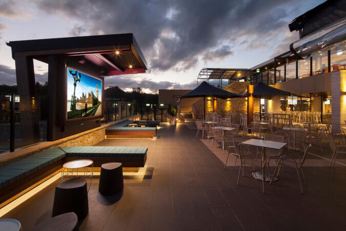 Best Sports Bars in Wamberal - Breakers Country Club