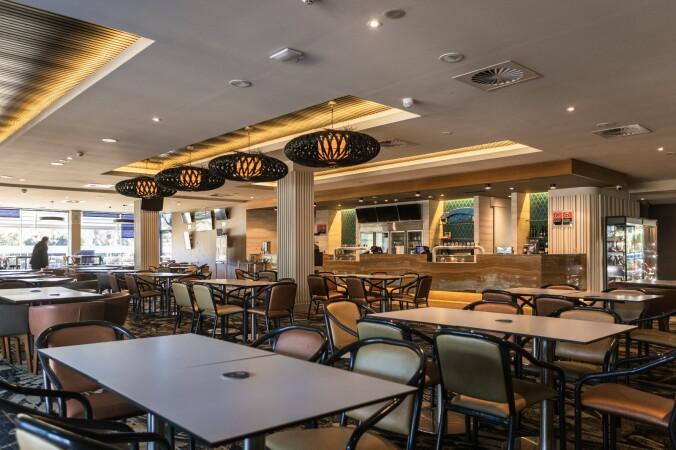 Best Sports Bars in Wamberal - Breakers Country Club