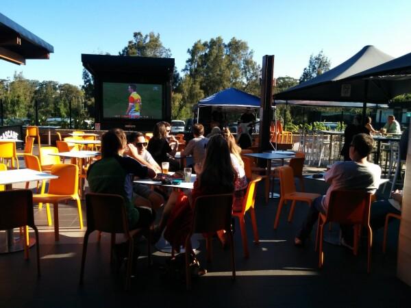 Best Sports Bars in Wamberal - Breakers Country Club