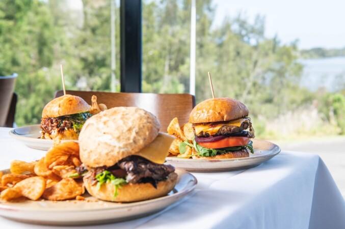 Best Sports Bars in Wamberal - Breakers Country Club