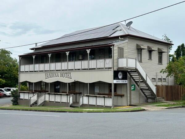 Best Sports Bars in Yandina - Yandina Hotel