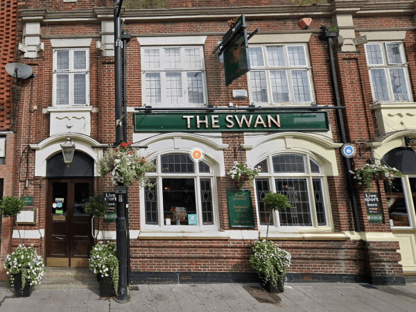 Best Sports Bars in Brentwood - Swan (Brentwood)