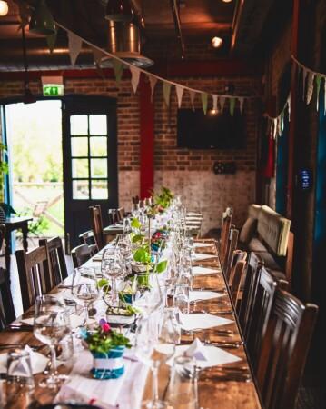 Best Sports Bars in London - One Over The Ait