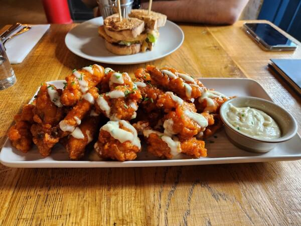 Best Sports Bars in London - One Over The Ait