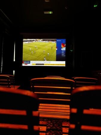 Best Sports Bars in Manchester - Lass O'Gowrie (Manchester)