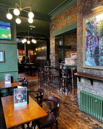 Best Sports Bars in Manchester - Lass O'Gowrie (Manchester)